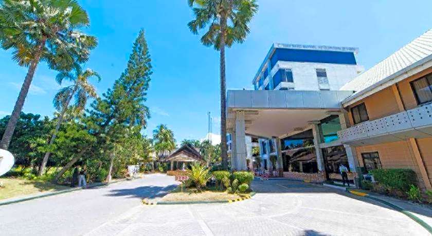 The Ritz Hotel at Garden Oases (Multiple-Use Hotel)