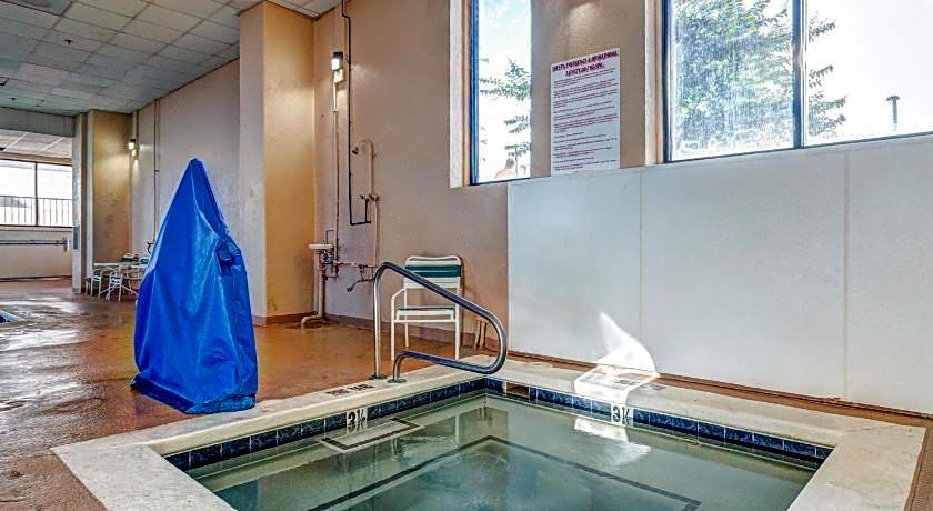 Marigot Beach Suites