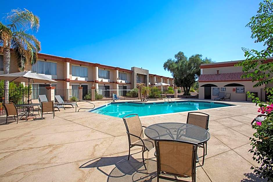 Best Western Plus Phoenix Goodyear Inn