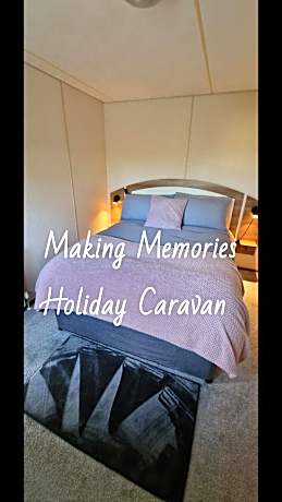Making Memories Holiday Caravan