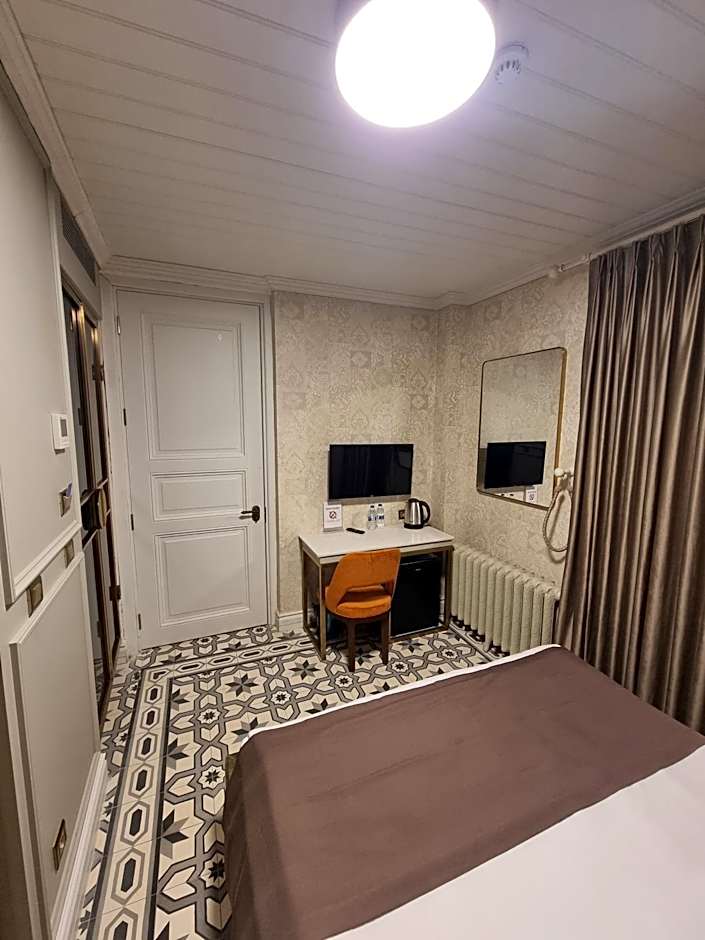 Photo 1 of 4 of Double Room