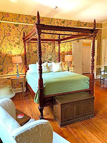 Queen Room with Garden View