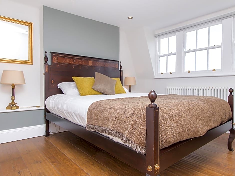 3 Berkeley Square Guesthouse