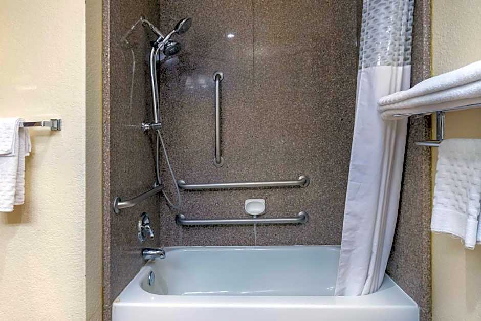 Best Western Plus Shamrock Inn & Suites