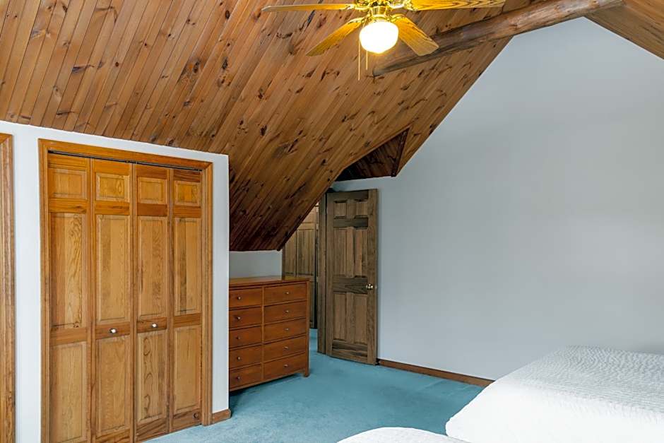 Sara Placid Inn & Suites