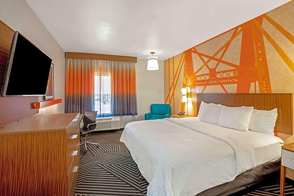 La Quinta Inn & Suites by Wyndham Waco Downtown - Baylor