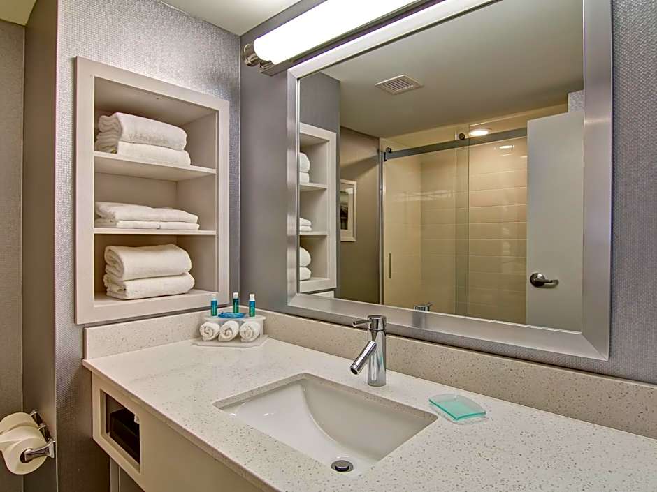 Holiday Inn Express & Suites Oshawa Downtown By IHG