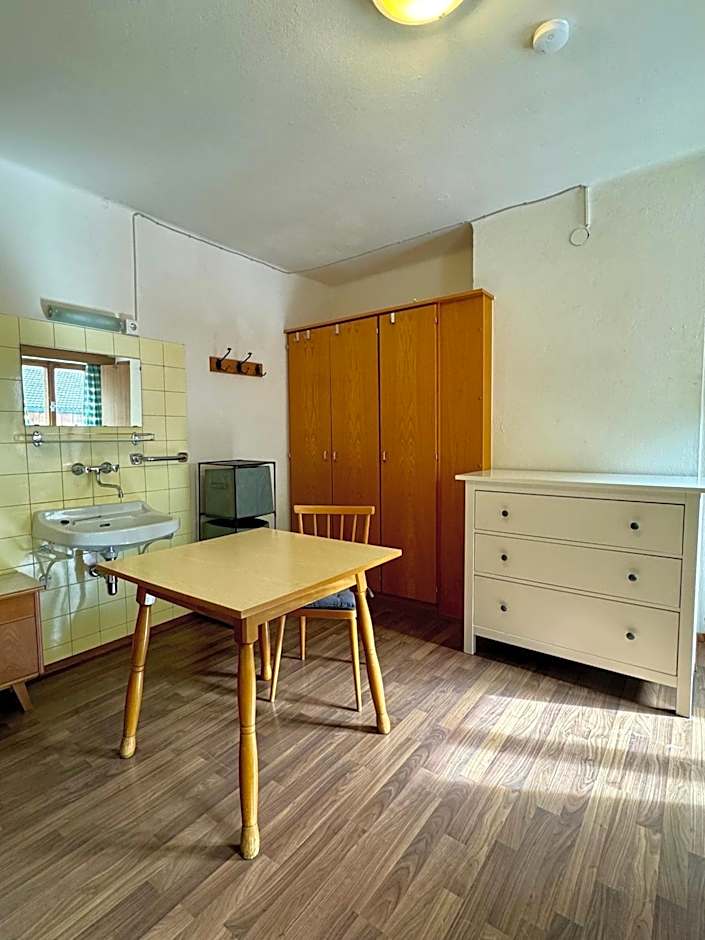 SKILL Mountain Lodge - Ski und Bike Hostel im Sommer mit JOKER CARD