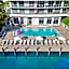 Spectacular View wBalcony Pool