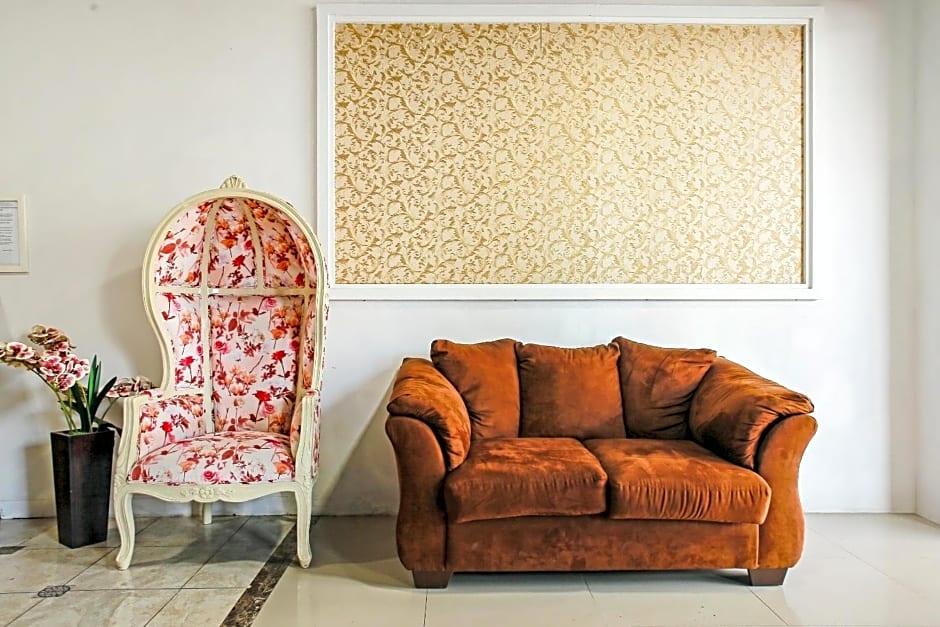 OYO 90221 Makarim Guest House Syariah