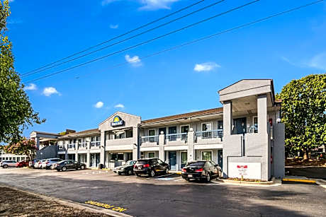 Days Inn by Wyndham Raleigh Glenwood-Crabtree