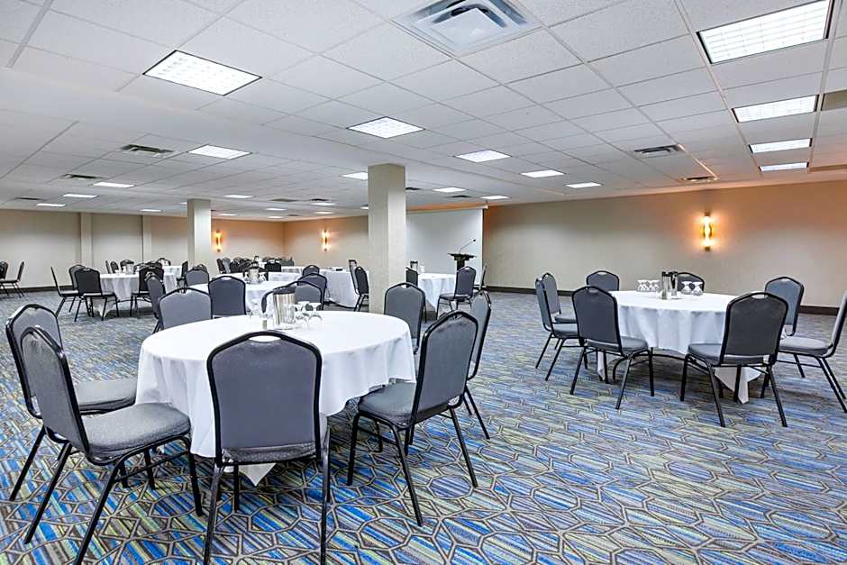 Holiday Inn Express Winnipeg Airport - Polo Park By IHG