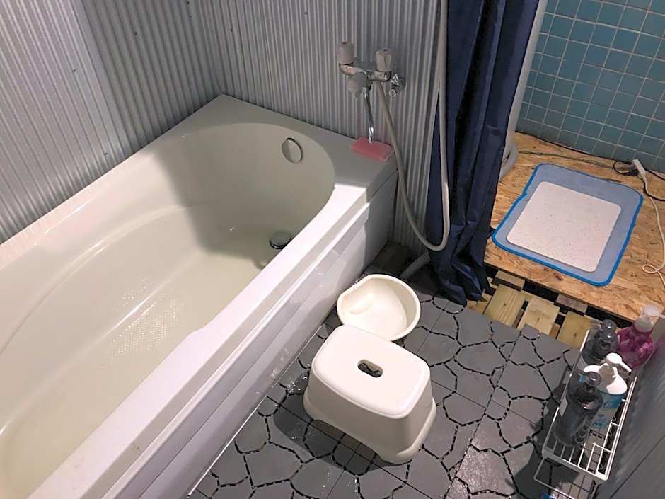 日本一しょぼいゲストハウス ウタラといかん Poor and Shabby GuestHouse "UtaraToikan"