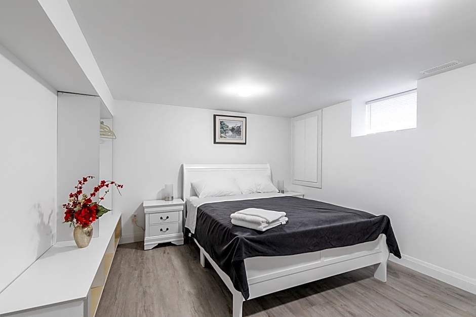 Beautiful renovated home 3 mins drive to Fall