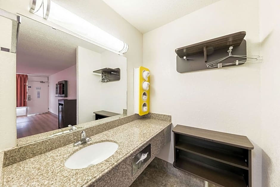Motel 6-Oklahoma City, OK - Bricktown