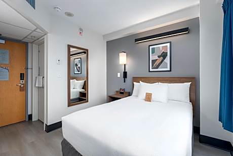 Standard Queen Room