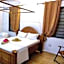 Tropinest bungalows & hostel