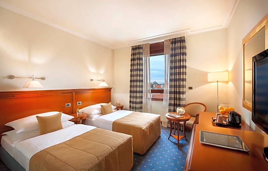 Best Western Premier Hotel Astoria