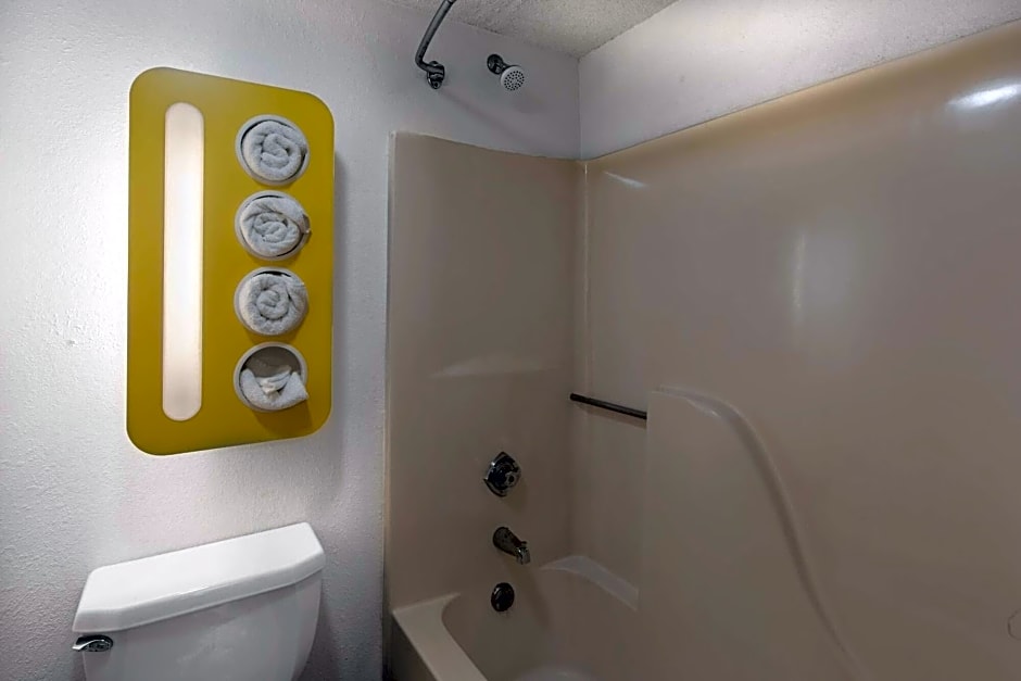 Motel 6 Omaha, NE