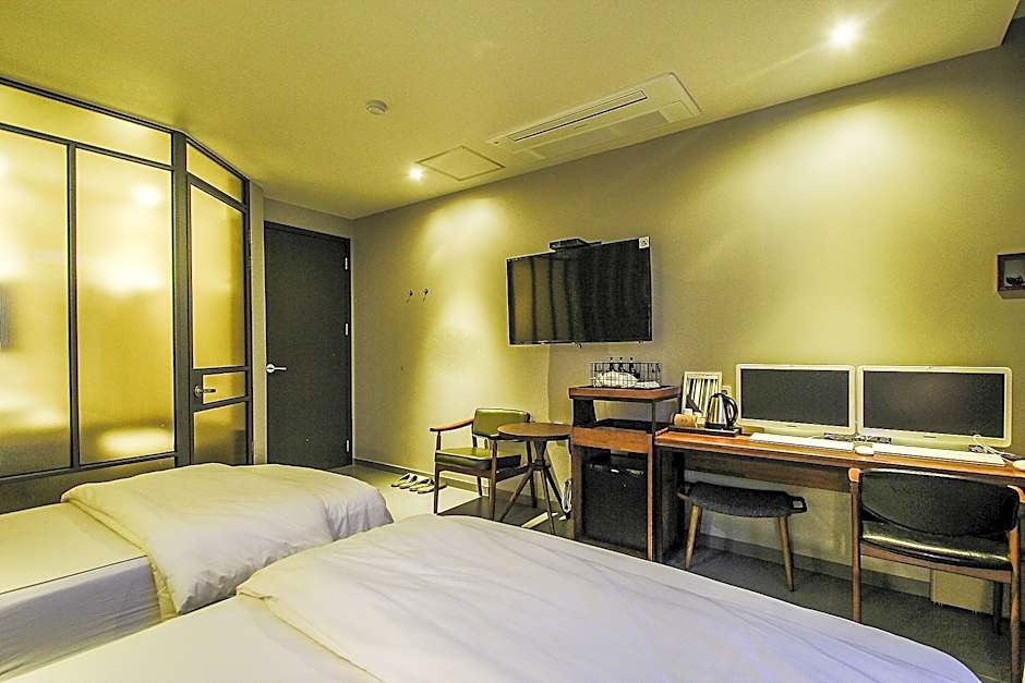 Brown Dot Hotel