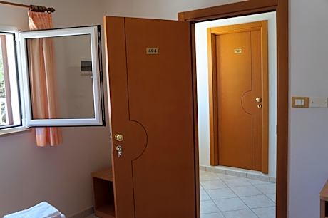 Double Room with Private External Bathroom