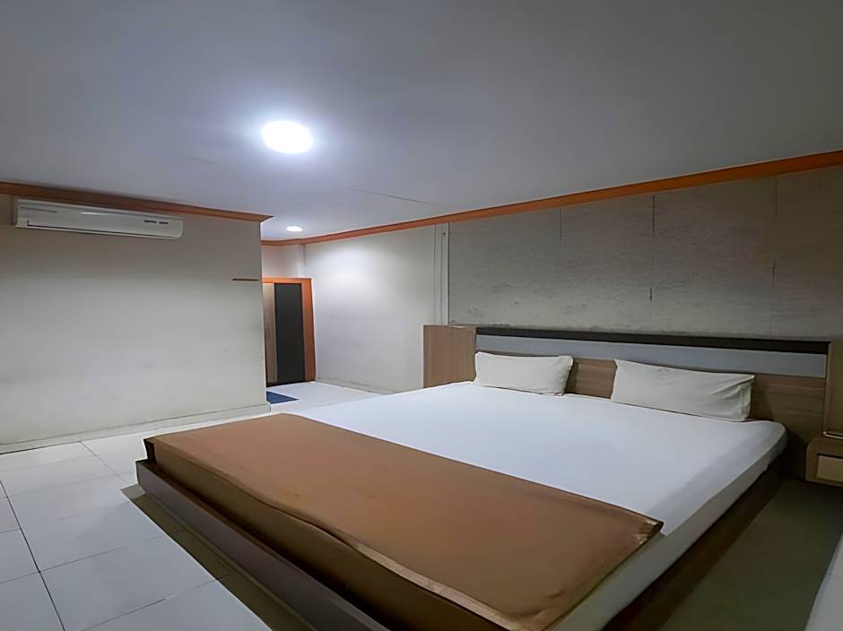 Collection O 93163 Hotel Grand Kartika