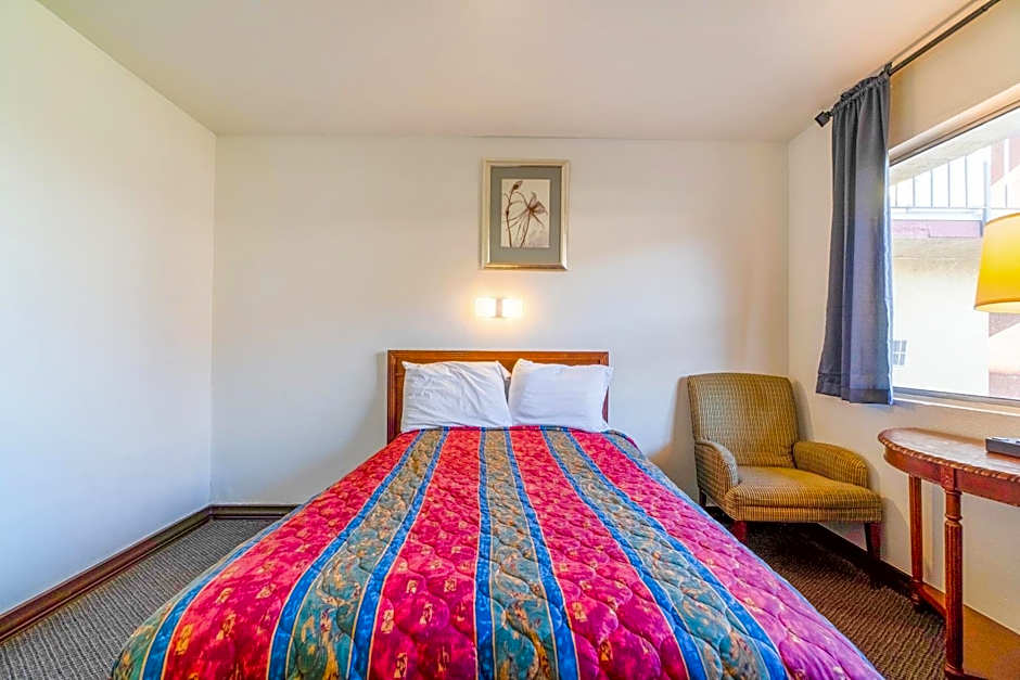 Castle Inn & Suites By OYO Chickasha