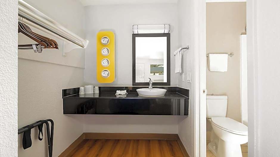 Motel 6 Ontario Airport