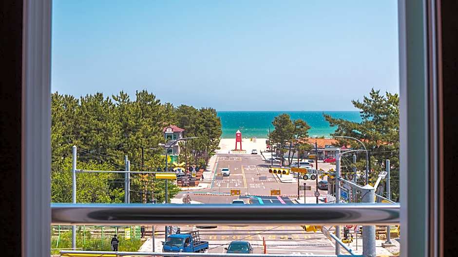 Donghae(mangsang) East House