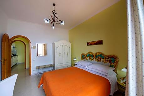 Apartment with Sea View and Sofa Bed (3 Adults)