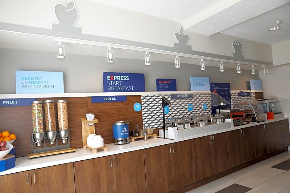 Holiday Inn Express Hotel & Suites Albuquerque Airport By IHG