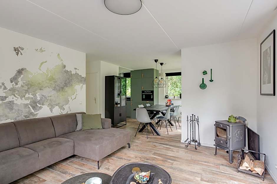Het Huys Ewijk mooi luxe en een laadpaal