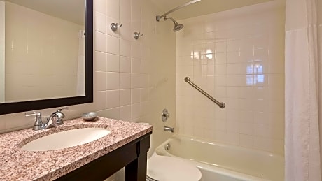 SUITE-2 QUEEN BEDS,NSMK,SEPLRM,POOLSD,FULL BREAKFAST