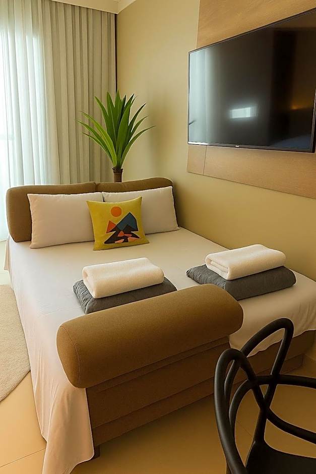 Flat PRAIA Home Experience Dante Michelini