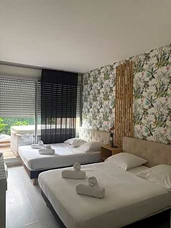 Triple Room avec Privet Jacuzzi