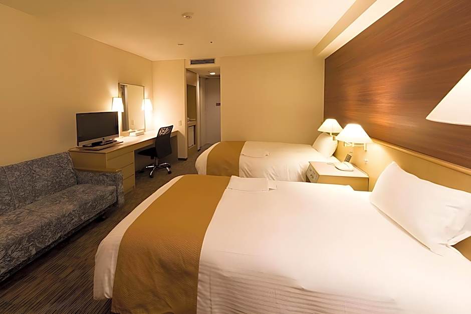Minamisenri Crystal Hotel