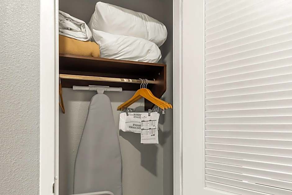 Hawthorn Extended Stay by Wyndham College Station