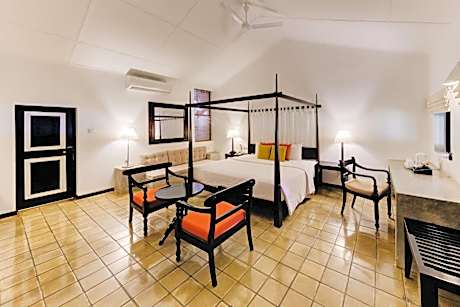 Deluxe King Lake View - Discounts (15% on F&B, 10% on SPA)