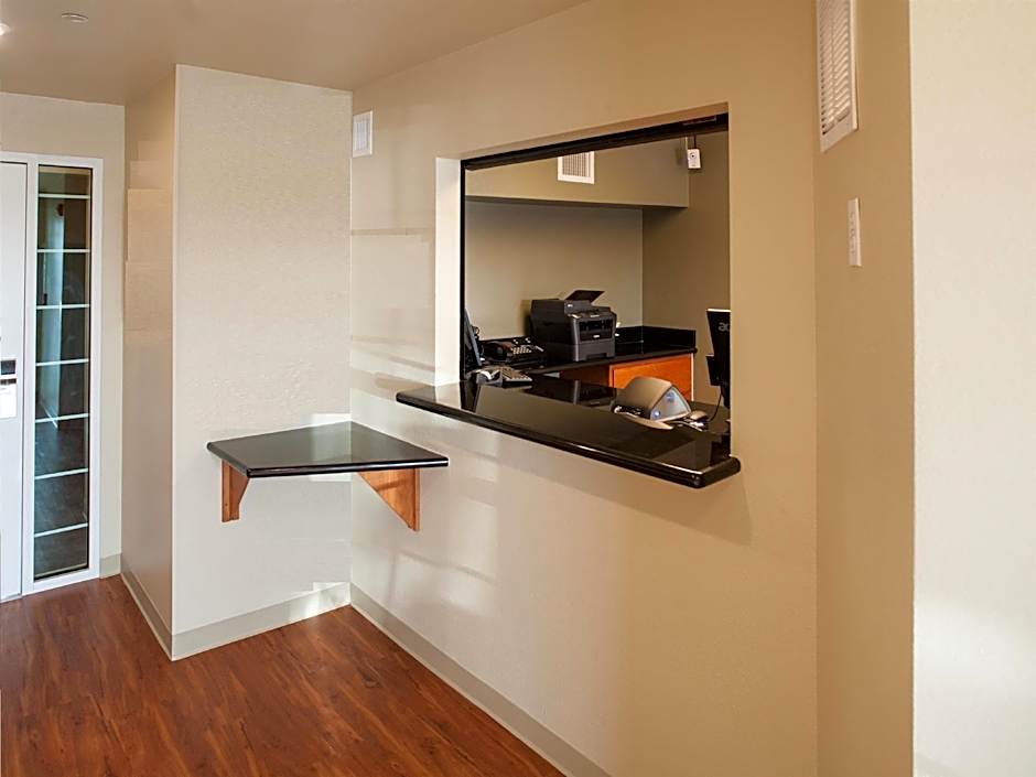 WoodSpring Suites Junction City