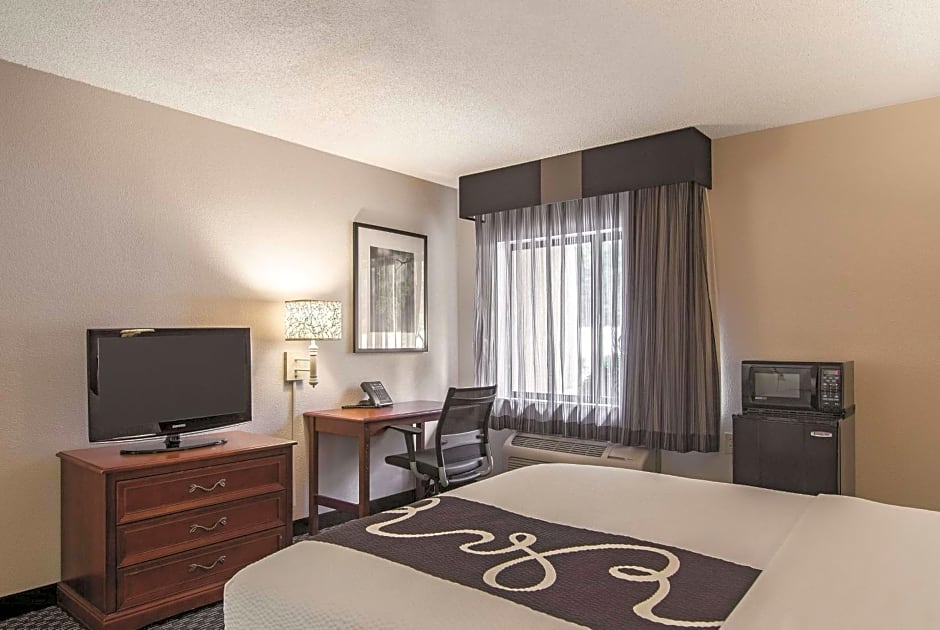 Howard Johnson by Wyndham Sacramento Downtown