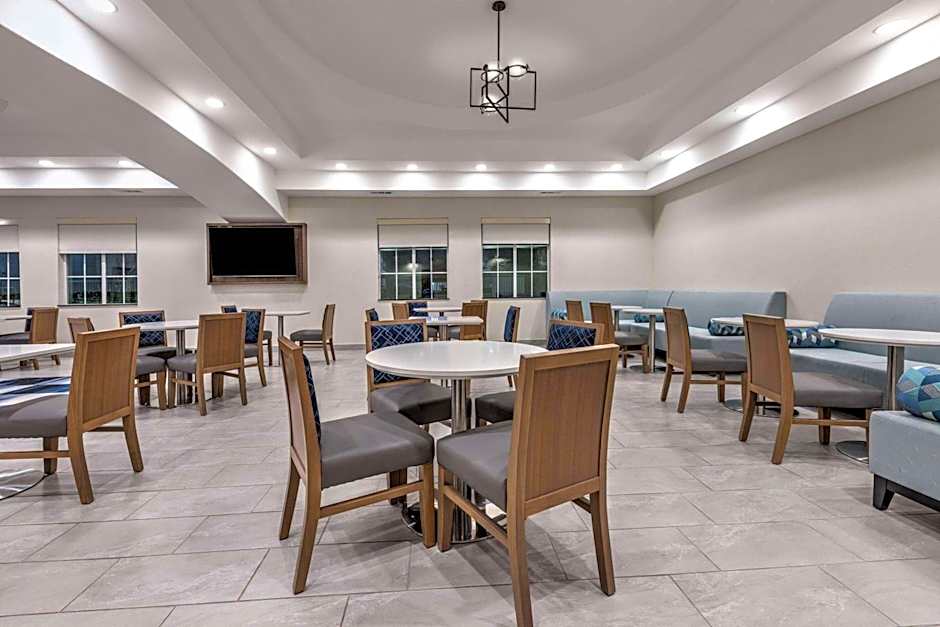 La Quinta Inn & Suites by Wyndham Allen At The Village