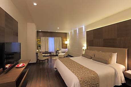 Gold Club Room