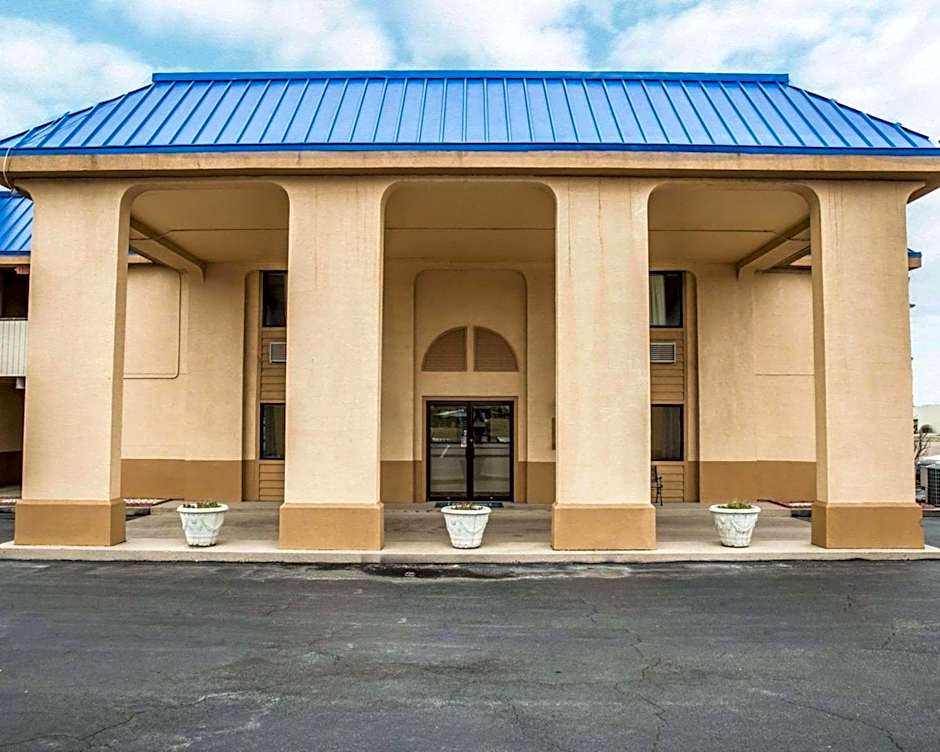 Rodeway Inn & Suites Plymouth Hwy 64