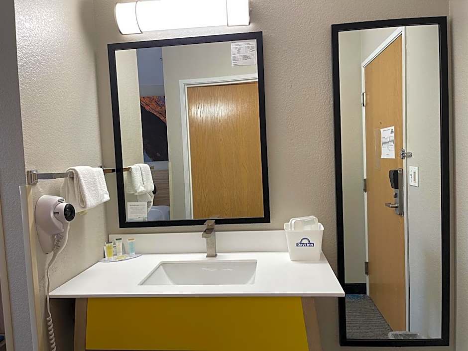 Days Inn by Wyndham Imlay City
