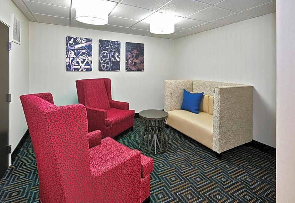 Holiday Inn Express & Suites Birmingham South - Pelham