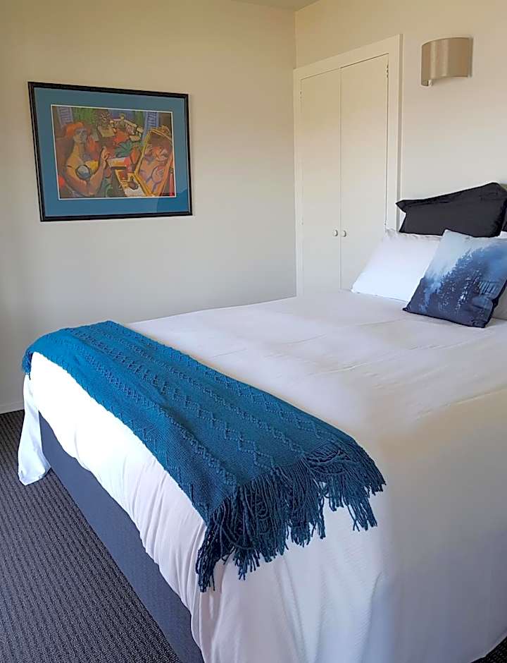 Duvauchelle Seaside Motel