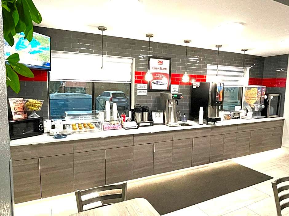 Econo Lodge Cartersville-Emerson Lake Point