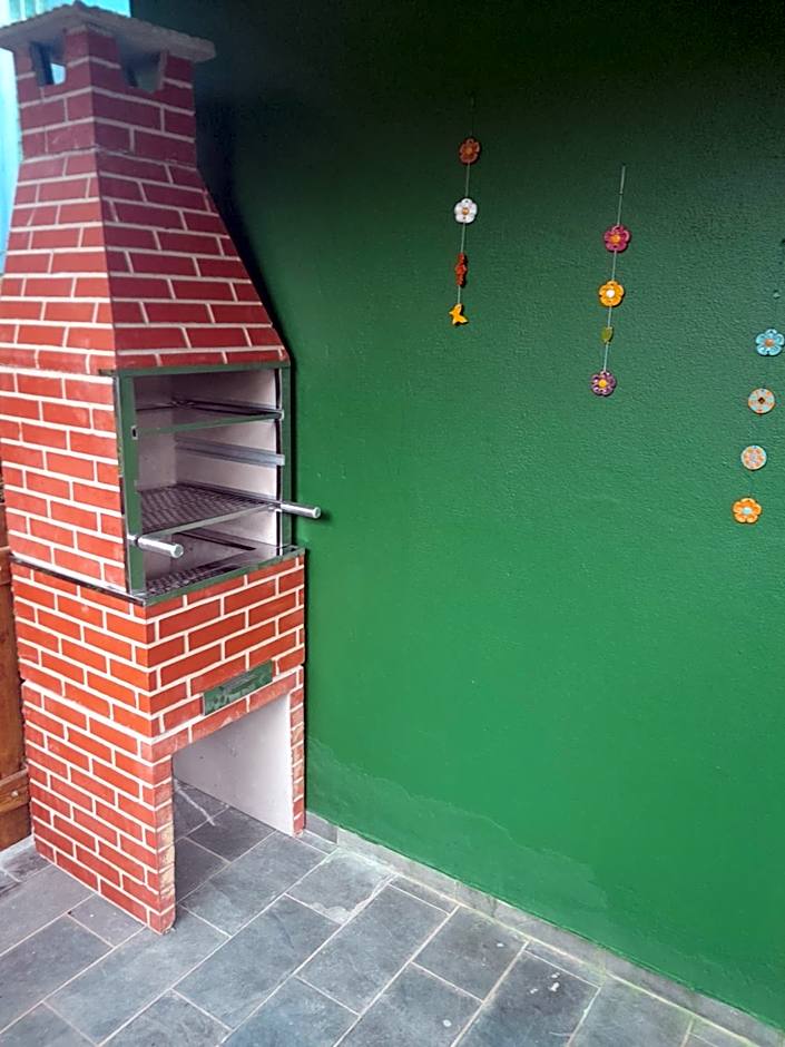 Flor Casa 2 dorms com ar, churrasqueira, cond fech, piscina