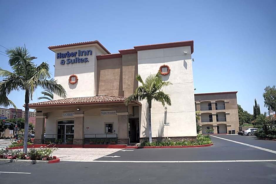 Harbor Inn & Suites