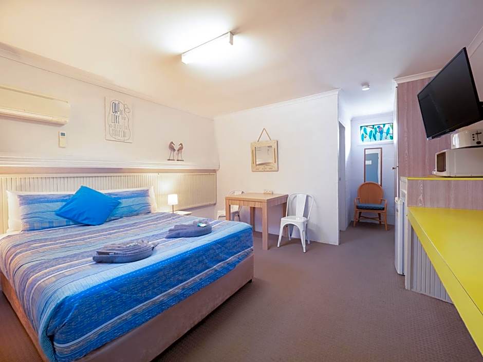 Boyne Island Motel and Villas